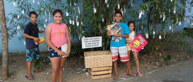 Young children receive books