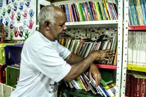 Paulo cares for the library. Photo by Hector Santos of Raizes em Movimento.