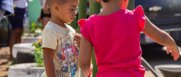 Children participated in the collective gardening project - Photo by Diogo de la Vega