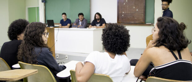 Colégio Pedro II panel discusses the 'Pacificação?' film. Photo by Antoine Horenbeek.