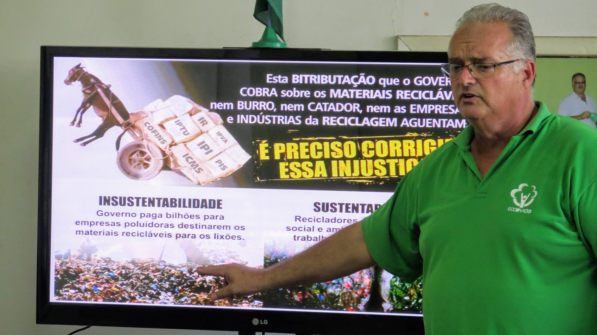 Edson describes the inefficient system that produces so much waste of recyclable material in Rio