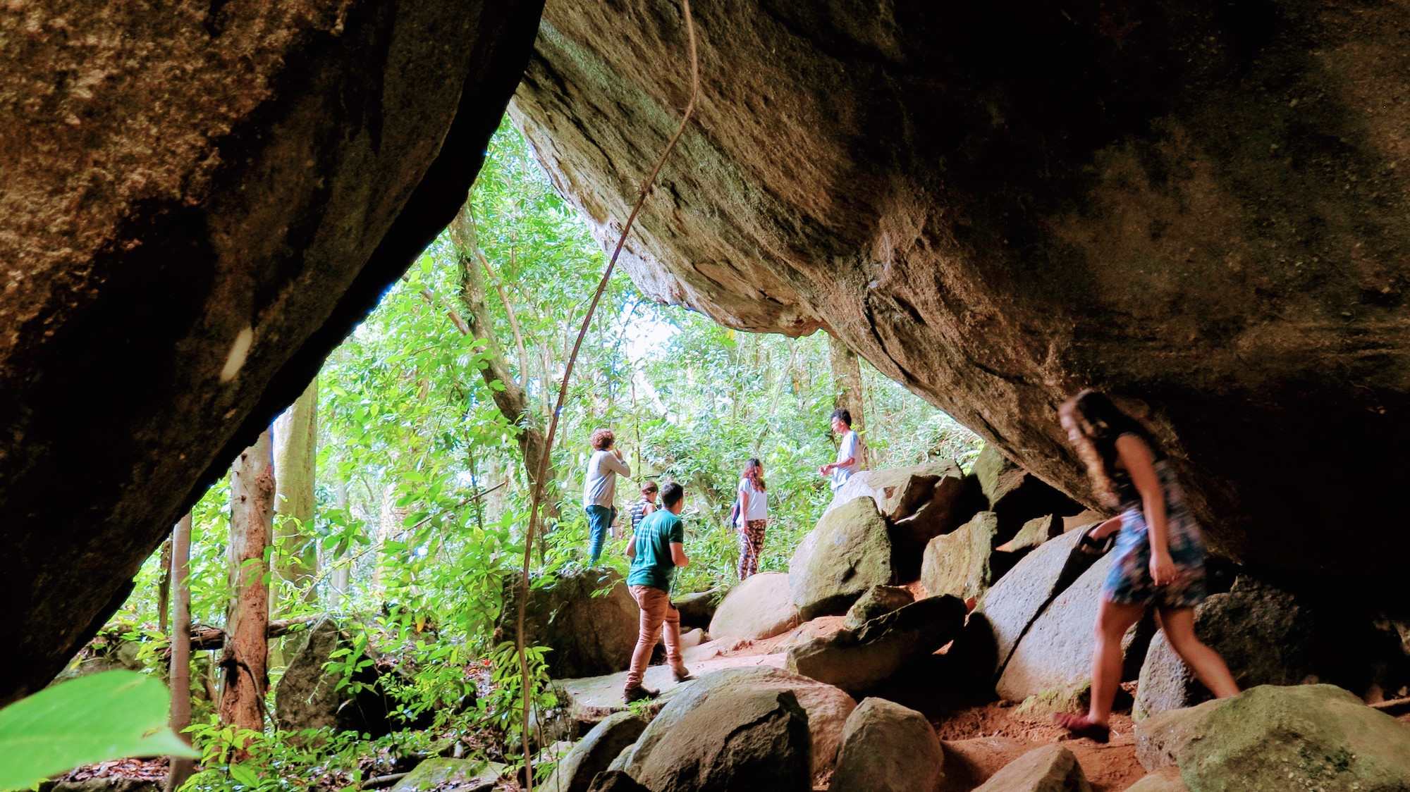 SFN members visit the caves and grottos of the quilombo