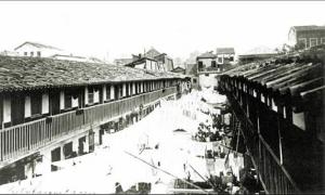 A photograph showing a "Cortiço" (tenement housing) on the Inválidos Street, downtown Rio de Janeiro, before these cortiços were destroyed.