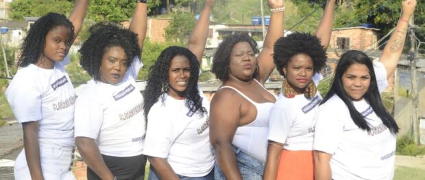 Protest by Viradouro residents. From left to right Fabiana Silva, Cintia Goncalves, Priscila Rezende, Aline Cristine Santos, Eloanah Gentil and Natasch Carvalho. Photo by Rafael Lopes.