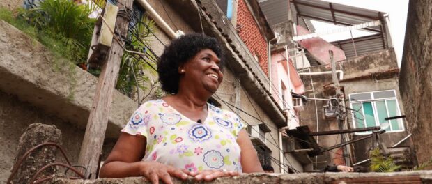 Mayoral candidate Benedita da Silva in a favela. Photo by: Wagner Silva.