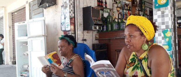 Riva Nepomuceno a black woman, a librarian, and a resident of Éden tells stories of women from São João de Meriti. Photo by: Riva Nepomuceno.