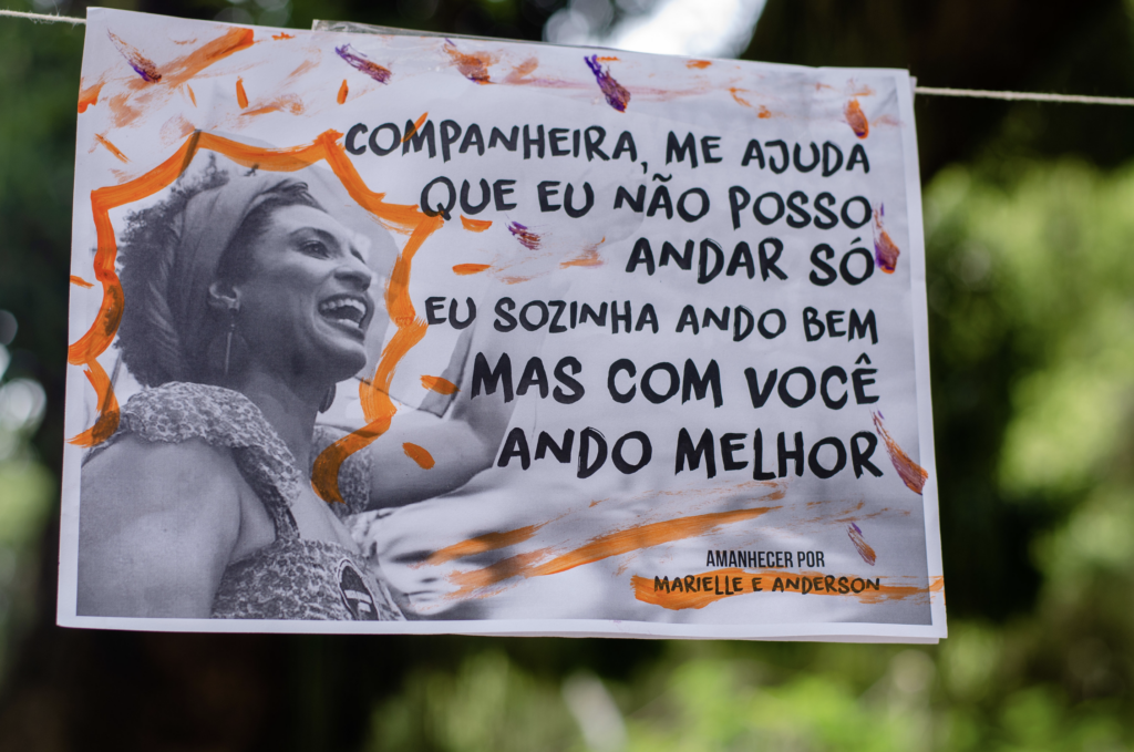 The poster reads “My friend, help me because I cannot walk alone. I can walk ok by myself, but when you’re with me I can walk even better.” Photo: divulgation PSOL