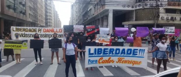 Protest on Nov 17 in front of Niterói Courthouse. Photo by: Danilo Flix/A Tribuna