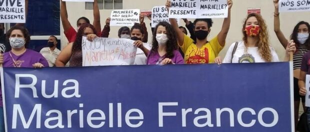 Protesters carry a banner with 'Marielle Franco Street' on it, in the city of Santo André, in the state of São Paulo. Photo by: Mídia Ninja.