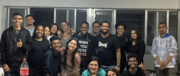 Felipe Bellido and his students at Educafro center Lélia Gonzalez and Marielle Franco at Igreja São José Operário in Ilha do Governador. Photo: Facebook Lélia Gonzalez and Marielle Franco Center