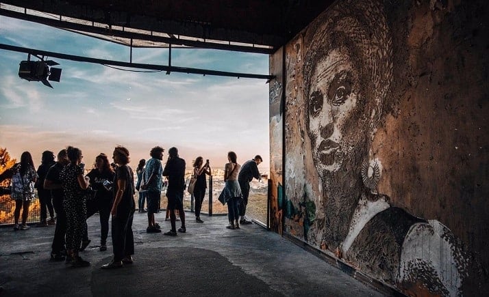 High relief portrait of the councilor at Panorâmico de Monsanto Panoramic by sculptor Vhils.