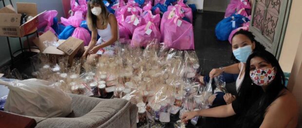 Grandma Cleusa Association preparing gift bags for families